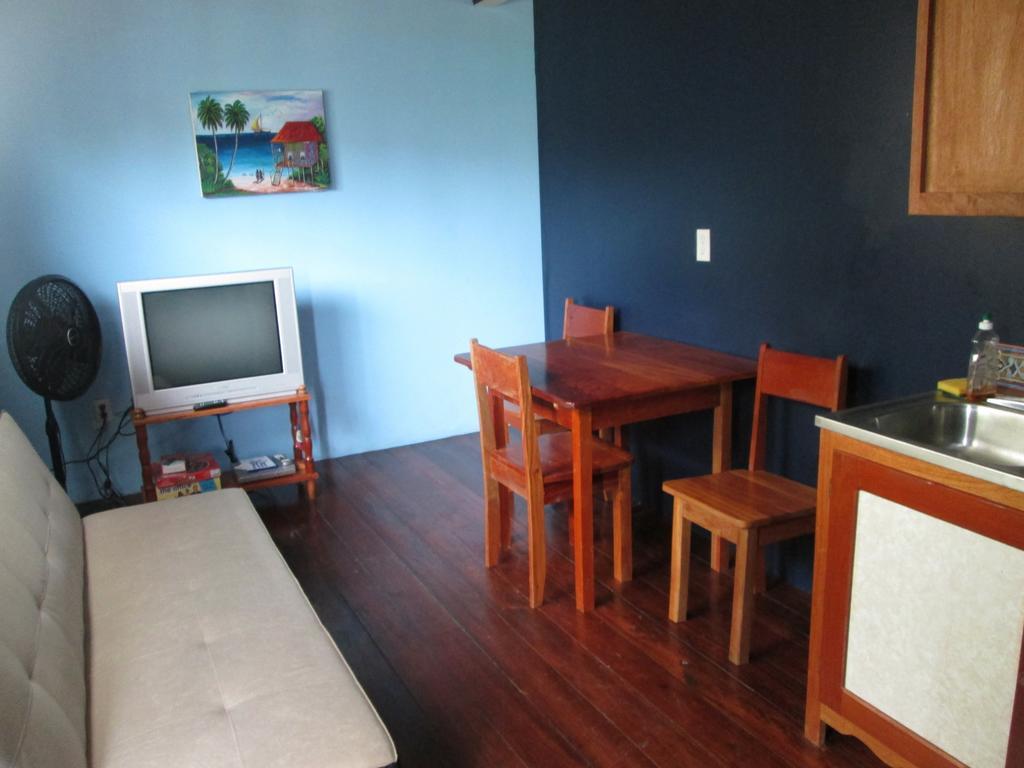 Axios Sun Apartments キー・カーカー 部屋 写真